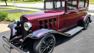 1932 Pontiac Custom Series 302 Eight-Window Sedan
