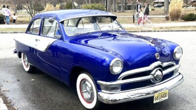 1950 Ford Custom Deluxe 2-Door Sedan