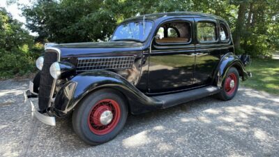 1935 Ford Model 48 Sedan