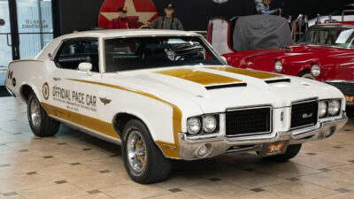 1972 Oldsmobile Cutlass Hurst/Olds Pace Car Edition
