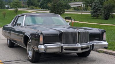 1977 Chrysler New Yorker Brougham