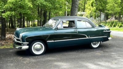 1950 Ford Custom 2-Door Sedan