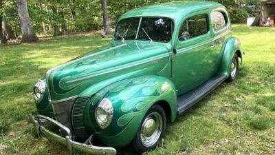 1940 Ford Deluxe Sedan Street Rod