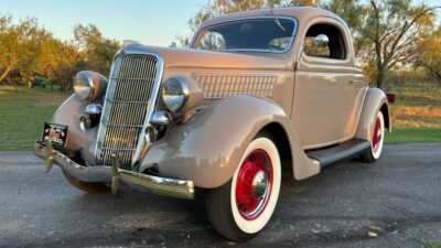 1935 Ford Deluxe 3 Window Coupe