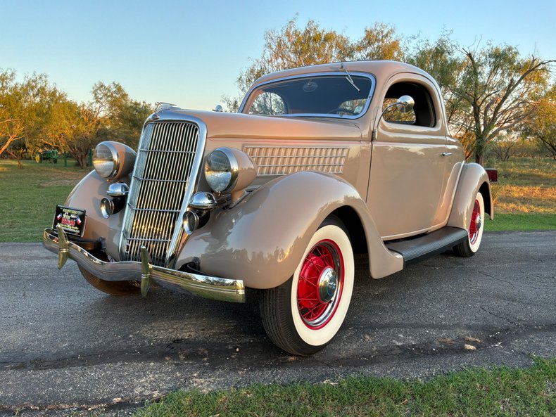 1935 Ford Deluxe 3 Window Coupe